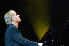 Huyền thoại Richard Clayderman diễn đêm duy nhất tại Việt Nam