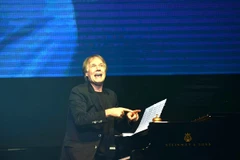 Dư âm đầy mê đắm đêm nhạc của danh cầm Richard Clayderman