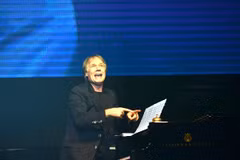 Dư âm đầy mê đắm đêm nhạc của danh cầm Richard Clayderman