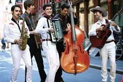 The Amigos “đưa âm nhạc Mỹ" đến với Việt Nam 