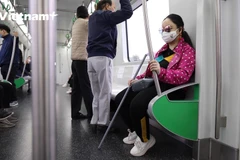 [Video] Người khiếm thị đi tàu điện Cát Linh-Hà Đông như thế nào?