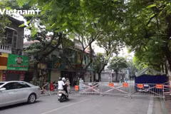 [Video] Cuộc sống bình thường mới ở vùng phong tỏa lớn nhất Thủ đô