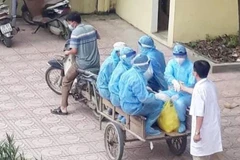 Bác sỹ Lê Phú Trùy chia sẻ về bức ảnh (Ảnh: Lâm Phan/Vietnam+)