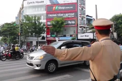 Hà Nội dần đông đúc trở lại trong ngày đầu thực hiện Chỉ thị 22