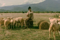 Hình ảnh trong MV 'Trốn tìm' của Đen. (Ảnh: NVCC)