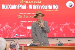 Đạo diễn Trần Văn Thủy phát biểu tại lễ trao giải. (Ảnh: PV/Vietnam+)