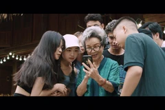 Tạo hình trẻ trung, hiện đại của diễn viên gạo cội Tuyết Liên trong phim mới. (Ảnh: VFC)