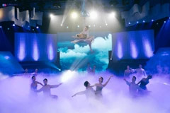 Chương trình 'Mùa đoàn tụ 2022' kết hợp tọa đàm, trình diễn và phóng sự truyền tải nhiều câu chuyện cảm xúc. (Ảnh: VTV)