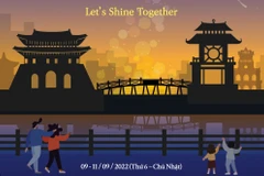 Đèn lồng truyền thống Việt Nam-Hàn Quốc thắp sáng phố đi bộ Hoàn Kiếm