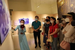 Đoàn báo điện tử VietnamPlus thăm Bảo tàng Côn Đảo. (Ảnh: Hoài Nam/Vietnam+)