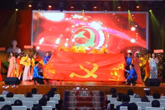 Chương trình văn nghệ tại buổi lễ kỷ niệm 60 năm ngày thành lập. (Ảnh: Văn Điệp/TTXVN)