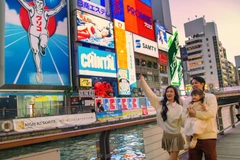 Gia đình Đông Nhi, Ông Cao Thắng và bé Winnie sẽ trở thành cầu nối cho du lịch Việt Nam-Nhật Bản. (Ảnh: JNTO)