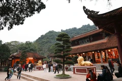 Lễ hội chùa Hương năm Canh Tý 2020 thu hút 15 vạn khách thập phương. (Ảnh: Thanh Tùng/TTXVN)