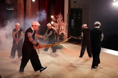 Phần biểu diễn múa khèn của Đoàn nghệ thuật quần chúng tỉnh Yên Bái nhân Ngày hội Văn hóa dân tộc Mông toàn quốc tại Lai Châu, ngày 25/12/2021. (Ảnh minh họa: Quý Trung/TTXVN)