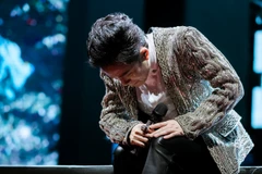 Tùng Dương 'gói' 20 năm sự nghiệp trong một đêm nhạc đẳng cấp divo