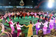 Một tiết mục văn nghệ tập thể tại buổi lễ. (Ảnh TTXVN phát)