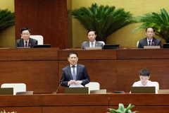 Bộ trưởng Bộ Tài chính Hồ Đức Phớc trả lời chất vấn. (Ảnh: Nhan Sáng/TTXVN)