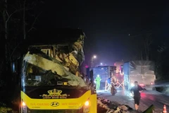Hiện trường vụ ôtô khách va chạm với xe container làm 5 người tử vong tại chỗ