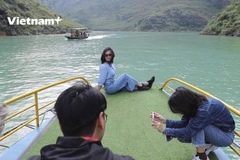 Hẻm vực Tu Sản trở thành địa điểm "check in" được khách du lịch yêu thích (Ảnh: Lâm Phan/Vietnam+)