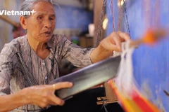 Nghề dệt là một trong hai nghề lâu đời nhất của người Chăm Ninh Thuận. (Ảnh: Lâm Phan/Vietnam+)