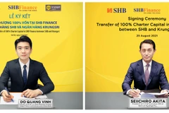 Ông Đỗ Quang Vinh-Chủ tịch HĐTV SHB Finance (tại Việt Nam) và ông Seiichiro Akita-Chủ tịch kiêm CEO Krungsri (tại Thái Lan) ký thỏa thuận chuyển nhượng 100% vốn SHB Finance. (Ảnh: CTV/Vietnam+)