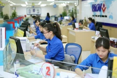 Giao dịch tại BIDV. (Ảnh: Vietnam+)