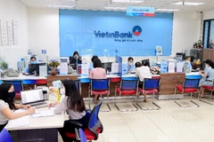 Giao dịch tại VietinBank. (Ảnh: Vietnam+)