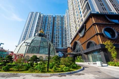 Lâu đài thủy kính với khoảng không xanh, thoáng đãng phục vụ hoạt động cộng đồng cho cư dân. (Ảnh: CĐT cung cấp)