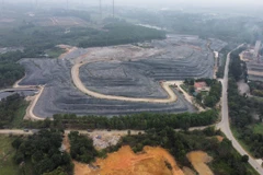 Khu xử lý chất thải rắn Xuân Sơn nhìn từ trên cao. (Ảnh: Hoài Nam/Vietnam+)