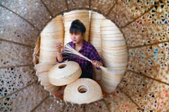 Tác phẩm 'Giữ nghề truyền thống.' (Ảnh: Quang Hưng)