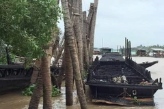 Cà Mau: Đưa 14 thuyền viên trên tàu bị cháy vào bờ an toàn