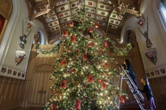 Khám phá lễ Giáng sinh đằng sau cánh cổng Hoàng gia Anh