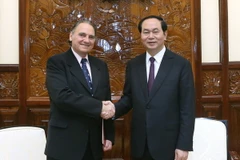 Chủ tịch nước Trần Đại Quang tiếp giáo sư Carlos Alberto Torres, Giám đốc chương trình Giáo dục Công dân toàn cầu của UNESCO và Đại học Califorlia, Hoa Kỳ. (Ảnh: Nhan Sáng/TTXVN)