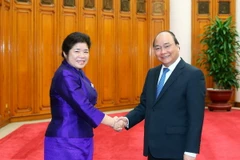 Thủ tướng Nguyễn Xuân Phúc tiếp bà Souvanpheng Boupphanouvong, Bộ trưởng Văn phòng Thủ tướng Lào đang thăm và làm việc tại Việt Nam. (Ảnh: Thống Nhất/TTXVN)