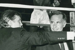 Doanh nhân Donald Trump và Carl Icahn đã tham dự một trận đấu quyền Anh 1988 giữa Mike Tyson và Michael Spinks tại Thành phố Atlantic, N.J. (Nguồn: Getty Images)