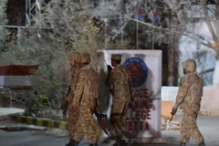 Quân đội Pakistan được triển khai tại Học viện cảnh sát Balochistan ở Quetta ngày 24/10 vừa qua. (Ảnh: AFP/TTXVN)