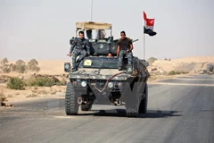 Binh sỹ Iraq trong chiến dịch truy quét IS tại Mosul ngày 31/10. (Nguồn: EPA/TTXVN)