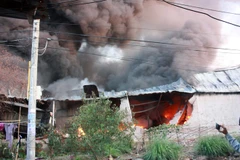 Kiên Giang: Cháy liên hoàn tại kho chứa mực khô