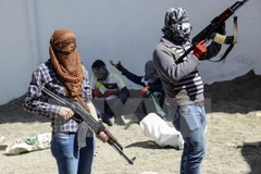 Các tay súng PKK trong cuộc xung đột với binh sỹ Thổ Nhĩ Kỳ tại Bismil, Diyarbakir. (Nguồn: AFP/TTXVN) 