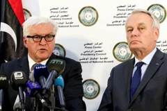 Ngoại trưởng Pháp Jean-Marc Ayrault (phải) và người đồng cấp Đức Frank-Walter Steinmeier tại Tripoli. (Nguồn: AFP)