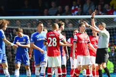 FA ra phán quyết vụ trọng tài rút thẻ đỏ oan với Gibbs