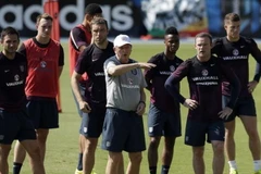 Lo Italy chưa xong, tuyển Anh lại phải lo chống sốt rét