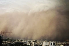 [Photo] Bão bụi quét qua Iran, hơn 30 người thương vong
