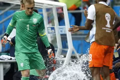 Cillessen thành người thừa sau màn trình diễn của Tim Krul?