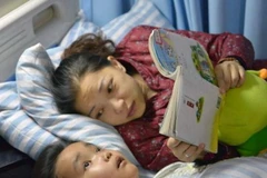 Cậu bé 7 tuổi hy sinh tính mạng để cứu sống mẹ