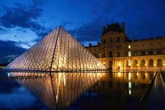 Pháp xem xét kéo dài thời gian mở cửa bảo tàng Louvre và Orsay