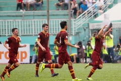 Thắng Tottenham, U19 AS Roma chạm một tay vào cúp