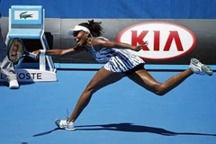 Australian Open: Nhà Williams nhận cú sốc ngày ra quân