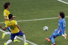 [Photo] Dàn sao của Brazil bất lực trước "Người nhện" Ochoa