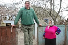 Người đàn ông cao nhất thế giới đã qua đời ở tuổi 44